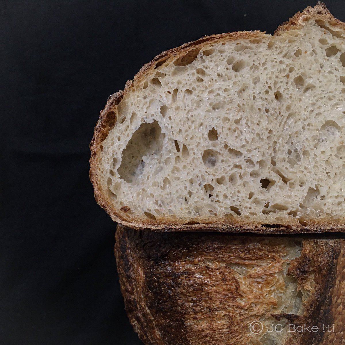 Carlo_Amagsila's tweet photo. Sourdough last last Sunday!
20%-Spelt Flour
30%-Strong White Flour
50%-White Flour
70%-hydration
2.3%-Salt
20%-Starter(rye)
@baking_bloomers @SourdoughClub @RealBread #sourdough #sourdoughbread #naturallyfermented https://t.co/nZ1YB4toM3