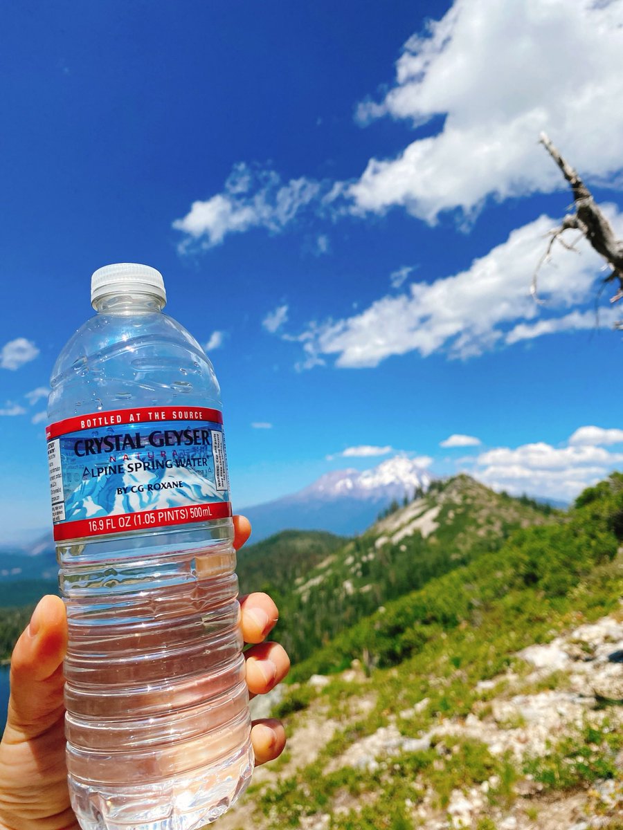Ykaih クリスタル ガイザーの採掘地としても有名なシャーマンの山 Mt Shastaに行ってきた シャスタに住む人に聞くとここは5次元 らしい 湧き水美味しいし滝美しいし控えめに言って超最高だった 憧れのスウェットロッジはコロナで中止のため 次回に