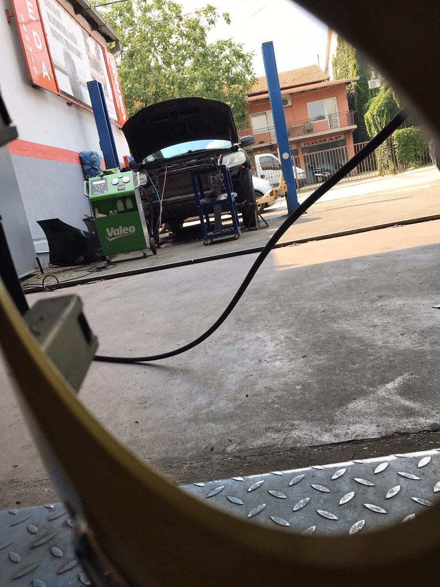 AutoservisMeda's tweet photo. Da li pred put kontrolišete Vaš automobil? Da li ste uradili mali servis - zamenu ulja i svih filtera? Proverili gume? Očistili i napunili klimu? 🤔🤔🤔 https://t.co/mQwPsJypQK