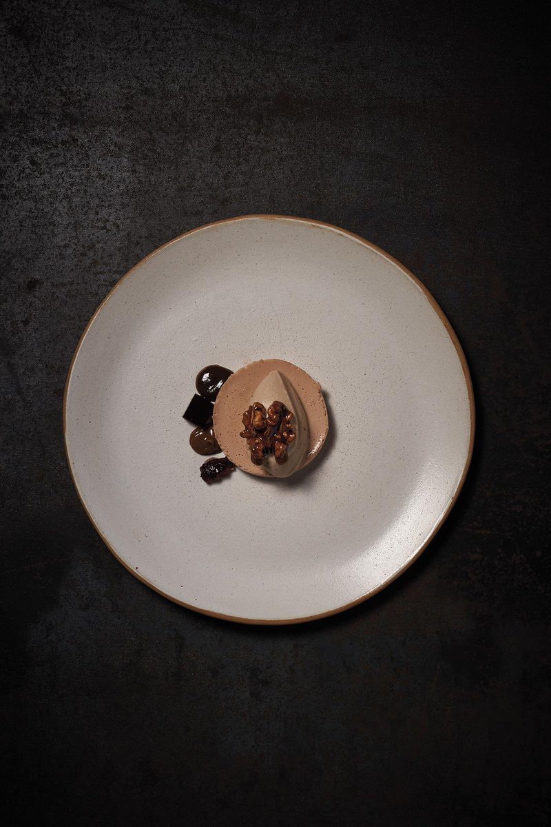 PastryRev's tweet photo. 💥NOVEDAD EDITORIAL💥
➡️#PR44 ~ #SalsasDulces
🍽'Nueces de 4 maneras; verde, tierna, helada y macerada' de @les_cols
🍂Este postre se compone de varias 'salsas dulces' de #nuez: royal, helado, gelatina, gominola, gel, praliné y pasta pura

📚Ejemplares: https://t.co/iyGPJaoWgS https://t.co/y2SHGQrupH