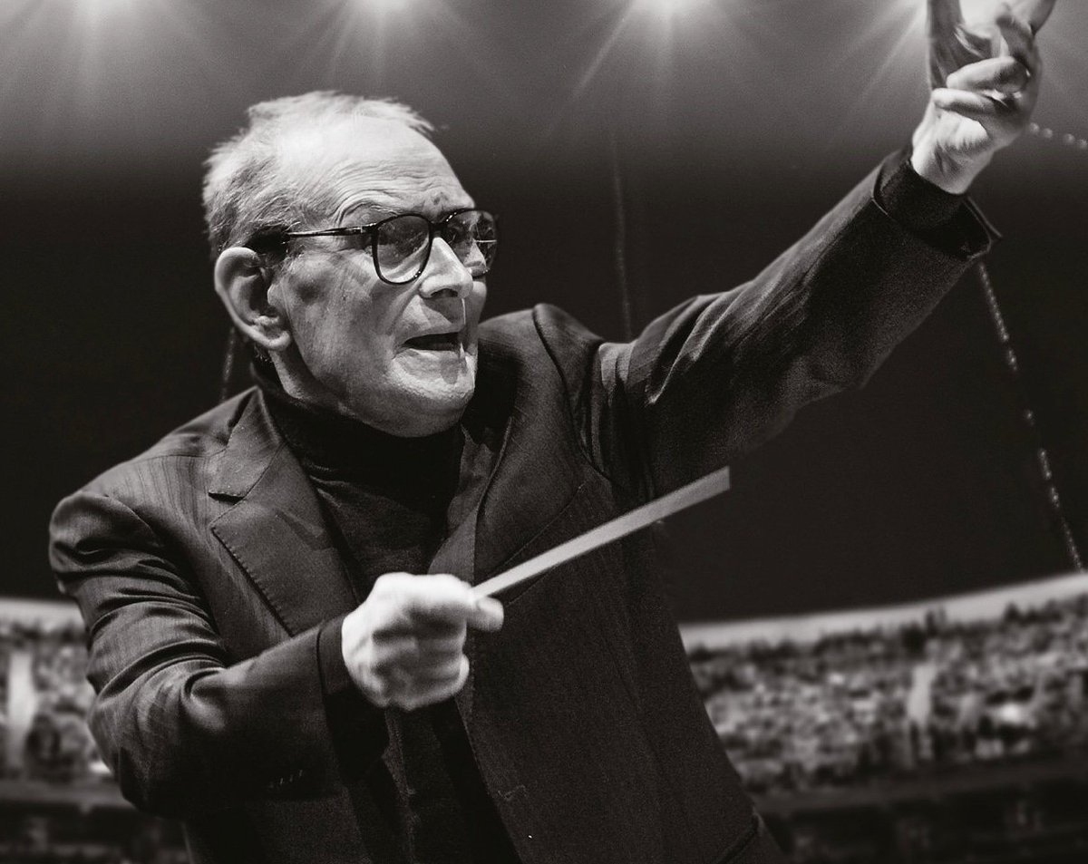 Ennio Morricone (1928-2020)

Tarantino weigert sich, Morricone einfach "nur" als Filmkomponisten zu sehen. Für ihn stehe Ennio Morricone auf einer Stufe mit Beethoven, Schubert und Mozart.

Heute hat unsere Generation ihren Mozart verloren.