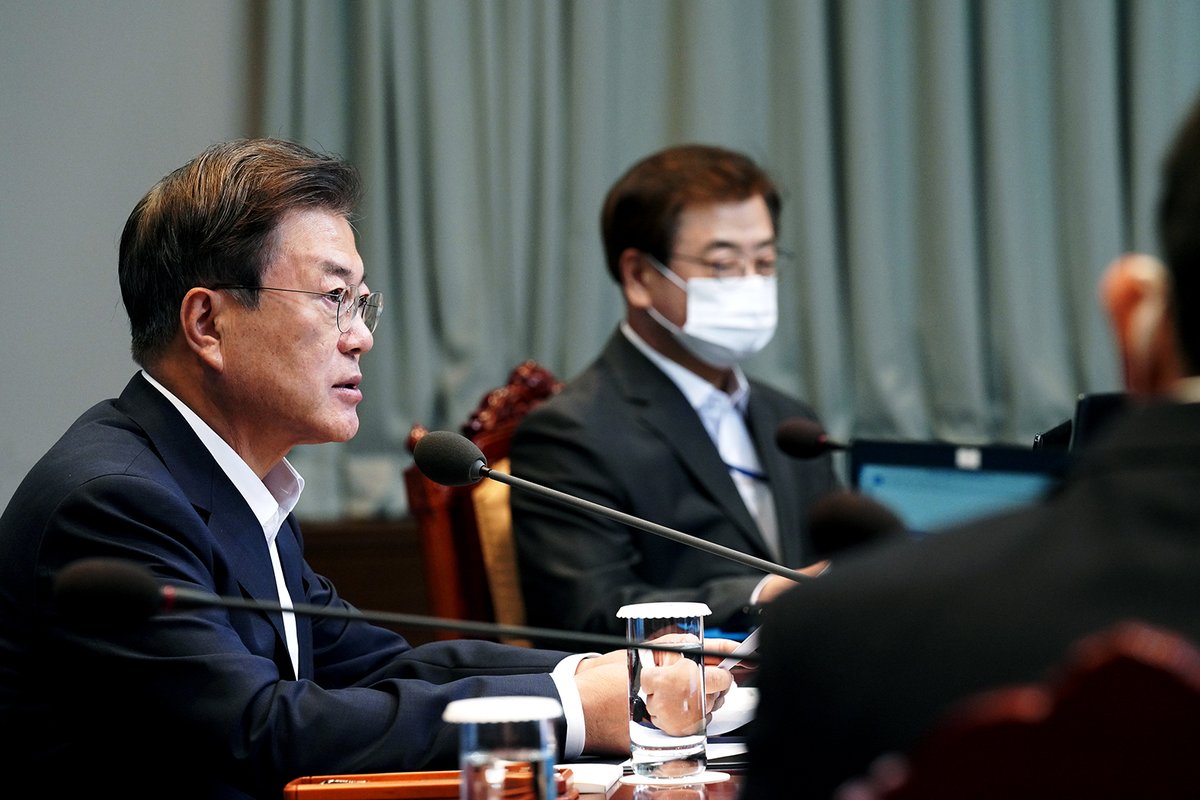 <수석보좌관회의>

출범에 진통을 겪었지만
이제부터라도 여야가 협력하고,
국회가 정상적으로
가동되길 바라는 국민의 요구가
외면되지 말기를 바랍니다.

www1.president.go.kr/articles/8842