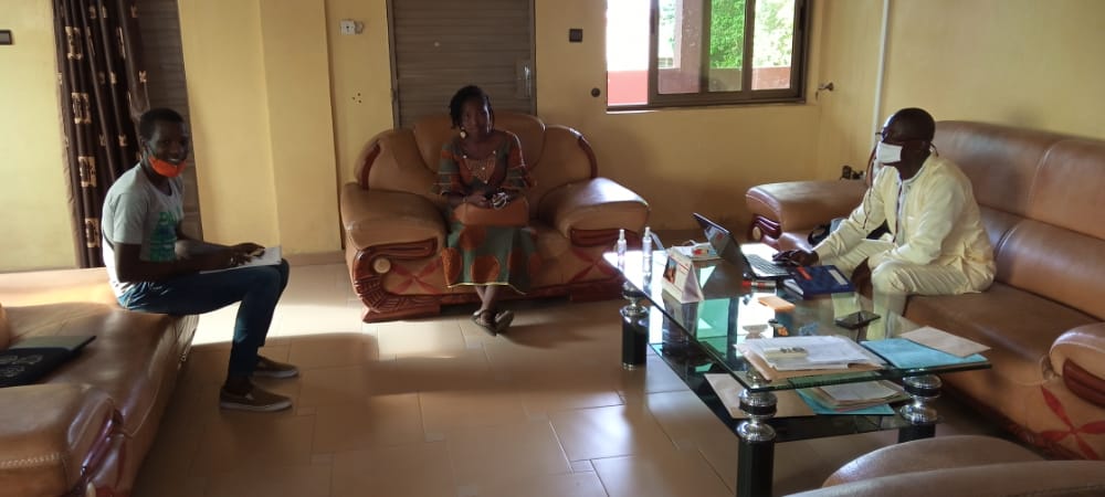 OAN_Int's tweet photo. Hace unos días nuestros compañeros del equipo local tuvieron un encuentro con el nuevo alcalde de Nikki 🇧🇯 🌍.
Todos los miembros de OAN International pudieron presentarle nuestros diferentes proyectos, los cambios y los resultados obtenidos 🙌🏿. #África #Cooperación #Desarrollo https://t.co/fjzlVlmWT0