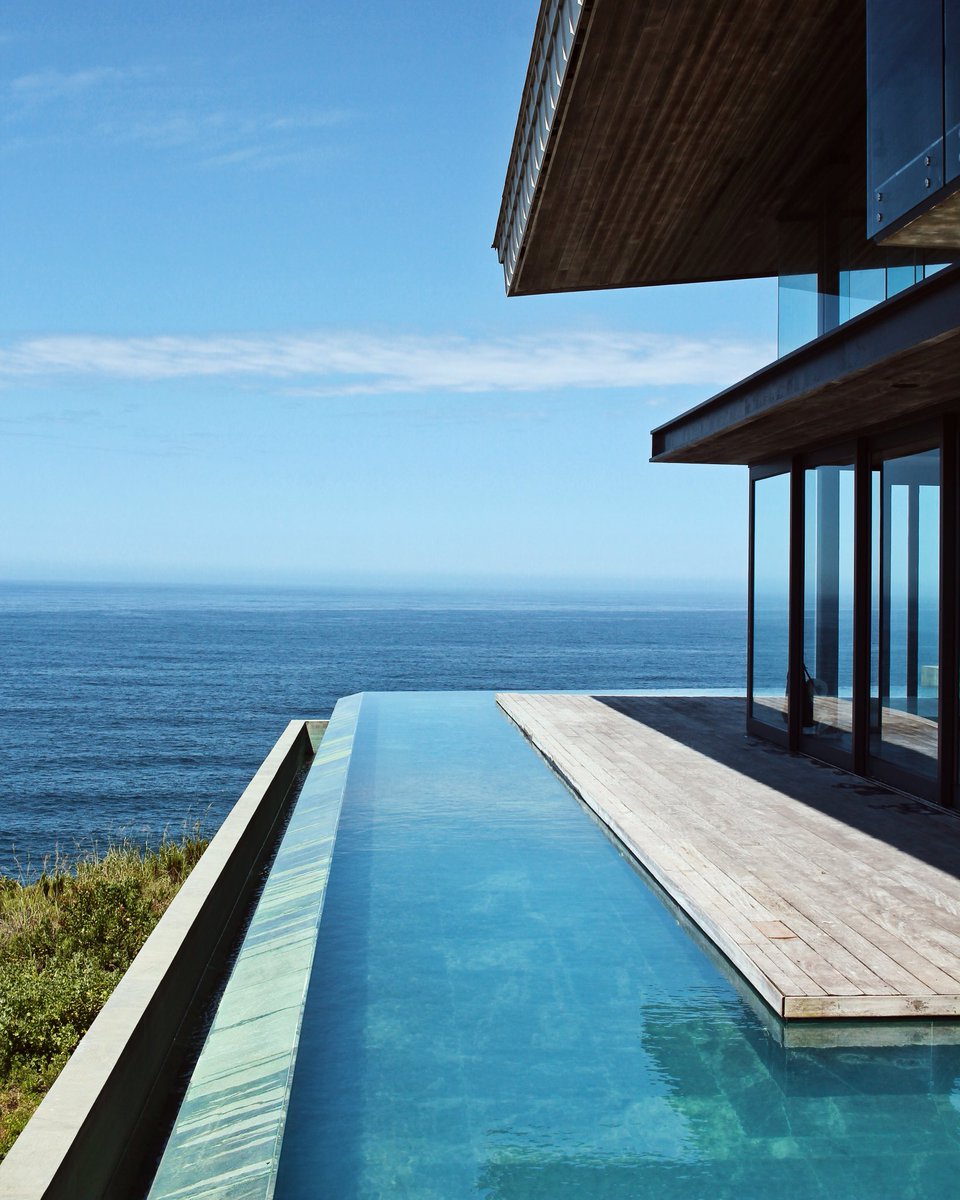 Rim flow infinity pools.

Our collection of modern villas and pools are hand picked by our location scout bringing you the most luxurious options for your shoot.

#villas #modern #modernhomes #coastalhomes #locations #locationscout #b6productions #b6group #filmindustry <a href="/b6_group/">B6 Group</a>