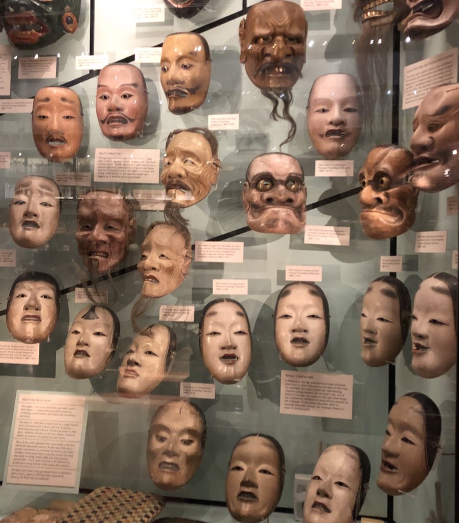 Day 97 Japanese Noh theatre is a mix of music, dance and drama which originated in the 14th century and is still performed today. Main characters wear wooden masks. These incredible masks, dating from 15th-19th century, are displayed  @Pitt_Rivers  #MuseumsUnlocked