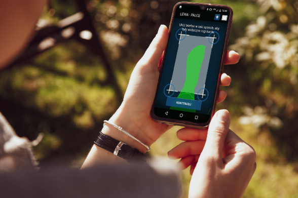 SafeSizeWOW's tweet photo. Our #Foot scanning #app can make shopping safer &amp; easier! By adding it in your current app you can enable your customers to scan their feet at home and buy #shoes #online.

All they need to have is an Android/iOS device &amp; an A4 white paper, &amp; the shoe #sizing problem is gone.😉 https://t.co/QDJYr1tCPh