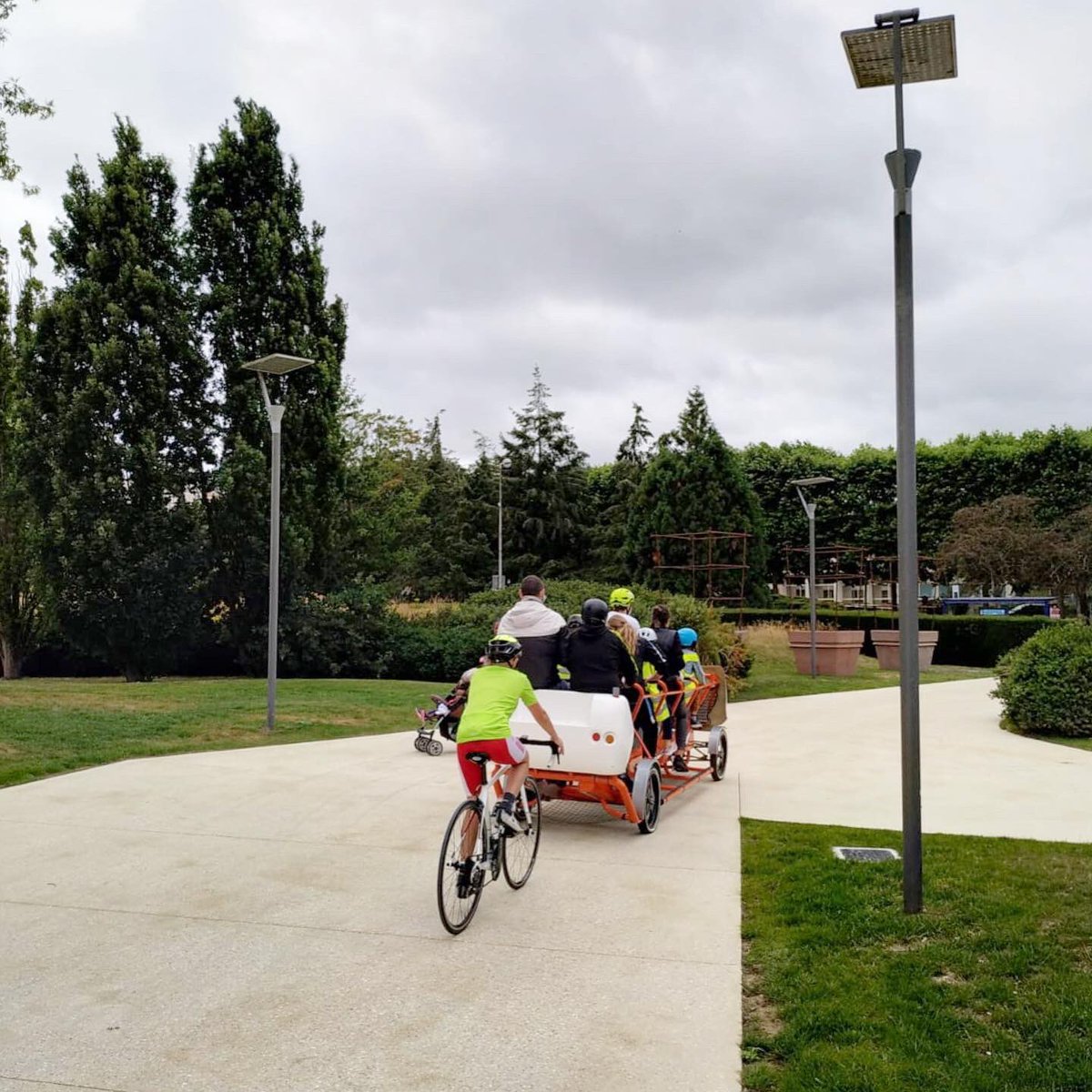 S'Cool Bus tweet media