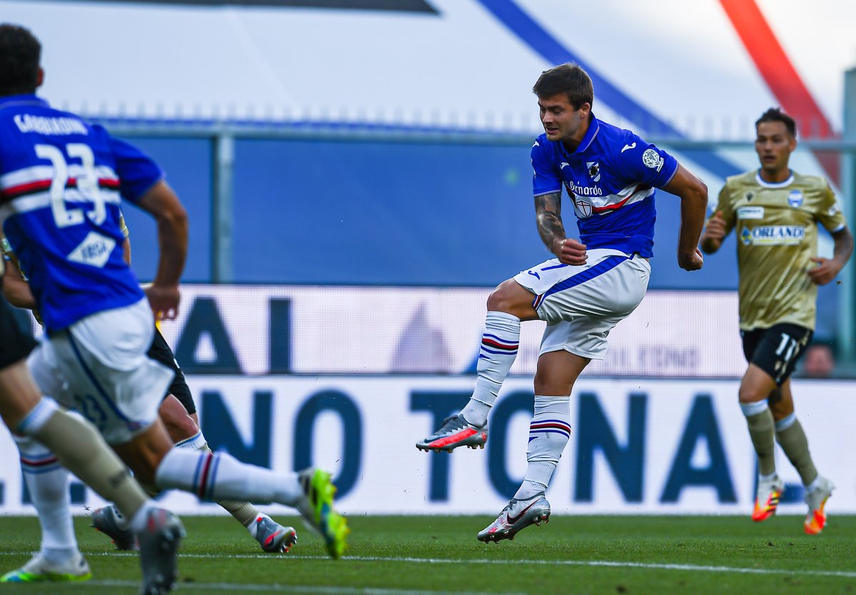 sampdoria's tweet photo. π¨ | Martello
Per la prima volta nella @SerieA 2019/20 la #Sampdoria ha chiuso in vantaggio di tre gol il primo tempo. Effetto dell'avvio martellante in #SampSPAL. https://t.co/vvKxKZE0co
