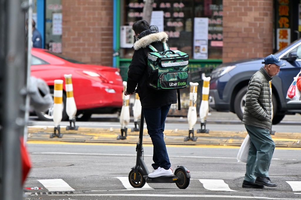 TechCrunch's tweet photo. Report: Uber agrees to acquire Postmates for $2.65B, deal to be announced Monday https://t.co/hLlcHChxeD by @CatherineShu https://t.co/4JoegL6AfW