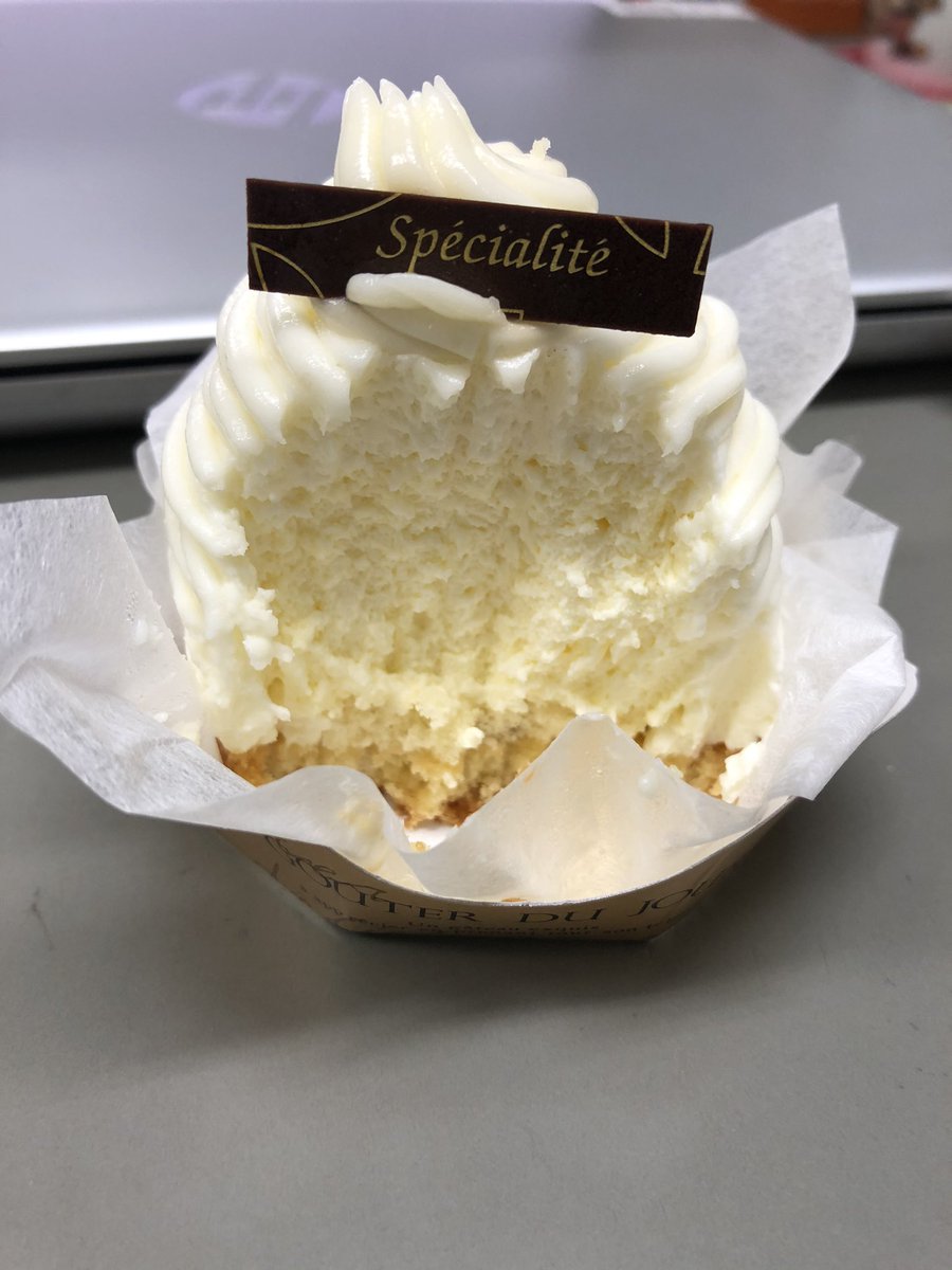 まきモン ジロー 鶴川駅前店 モンブランの格好をしたホワイトチョコケーキ