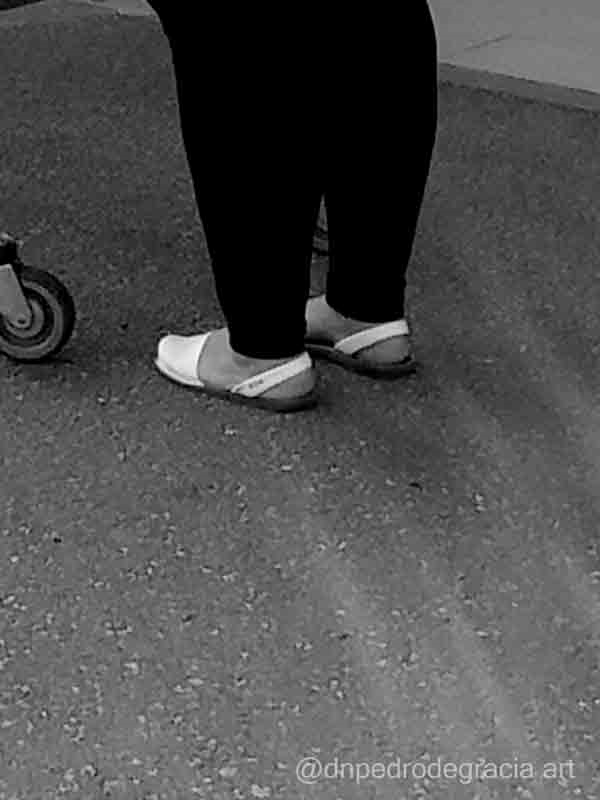 dnpedrodegracia's tweet photo. #art #artist #photo #photography #blackandwhitephotography #blackandwhitephoto #monochromme #footwear #people #avarca #avarcademenorca https://t.co/mB8RQvO6Ce
