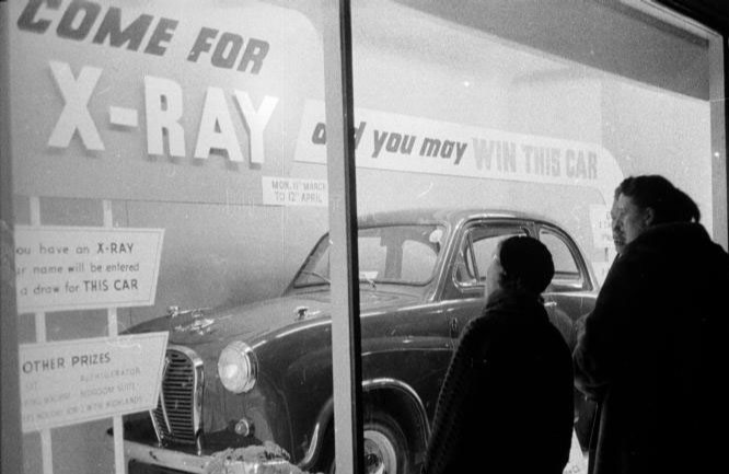 Scranlife's tweet photo. The power of advertising during TB epidemics
#CreativityInACrisis
National Association for Prevention of Tuberculosis poster 1927
A 1957 Glasgow tram encourages hospital attendance & adverts for a raffle which can only be entered post X-ray to win a car!
https://t.co/j0qBtZ5mO9 https://t.co/S8Xho8wDN7