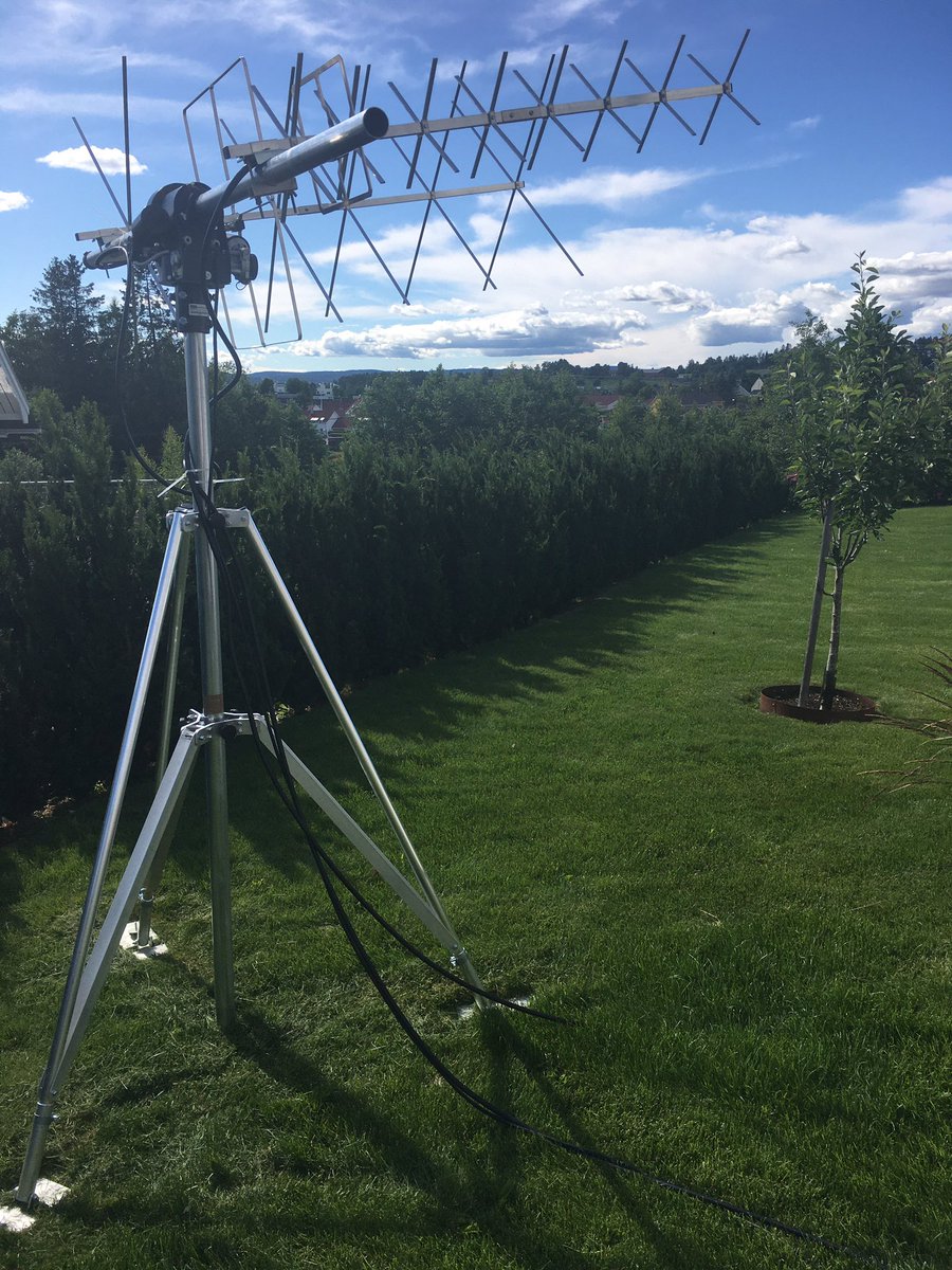 matthias_peter's tweet photo. My experimental satellite setup with 2m/70cm X-Quads and Mac-Doppler controlled SPID Az/Elevation Rotor. #Hamradio #MacDoppler #LA0FA #Amsat https://t.co/wqLtp4c2Lh