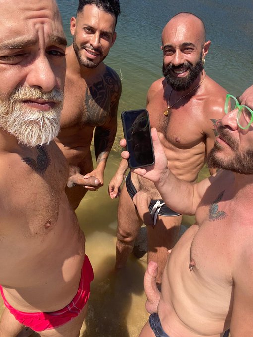 Gianni Maggio - 1 pic. Trabajando por nuestros fans 😍 Con @VisserViktorRom @psicotoxine ...los esperamos. https://t.co/pXIQsLyTxI