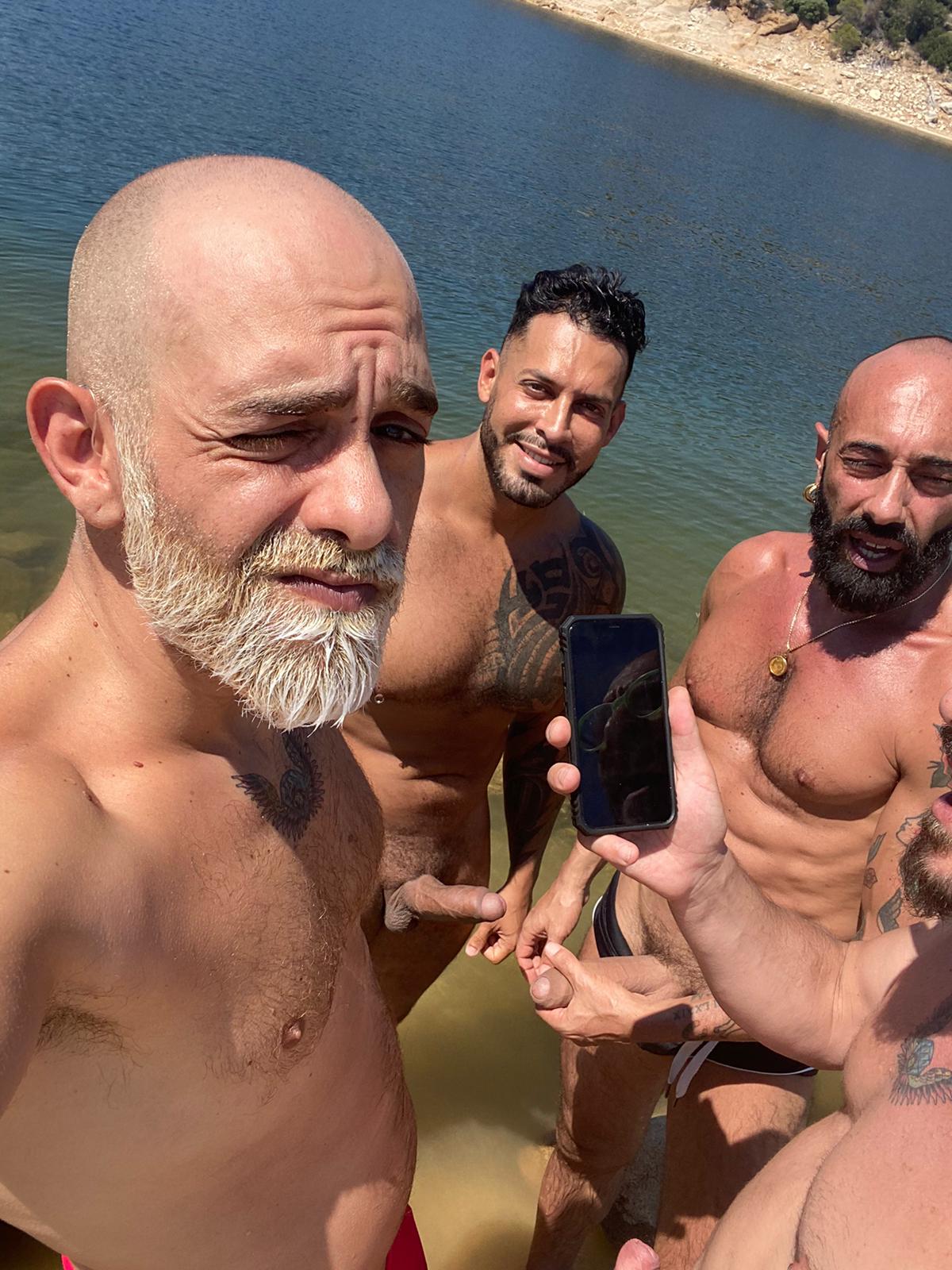 3 pic. Trabajando por nuestros fans 😍 Con @VisserViktorRom @psicotoxine ...los esperamos. https://t.co/pXIQsLyTxI
