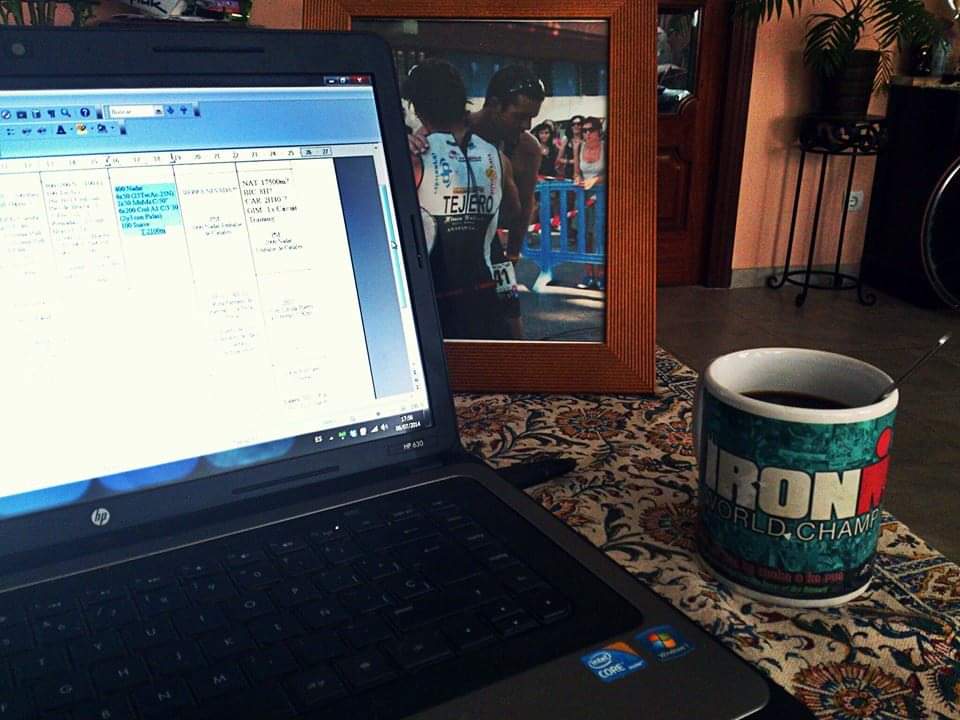 IvanTejero's tweet photo. 💻📊Seguimos perfilando entrenamientos para sumar con flexibilidad y coherencia con tu día a día; sencillos, variados y con riqueza de adaptaciones, efectivos,... que hacen de cada día una pequeña aventura para sumar.
#EntrenaConmigo #EntrenaConsciente #DisfrutaTuEntrenamiento https://t.co/uqURwNf55Q