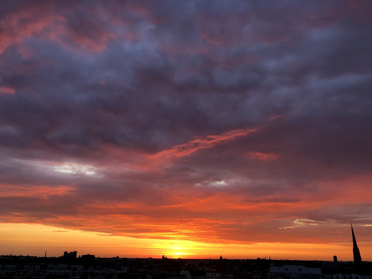 4t3f31's tweet photo. @psychopath_127 #berlinsky #nofilter https://t.co/FnBltTJfLu