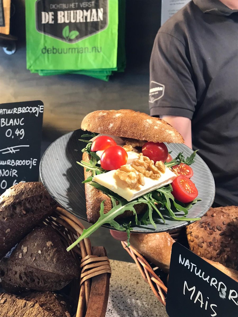 debuurman_nu's tweet photo. Ook voor vers belegde Natuurbroodjes kun je bij De Buurman terecht! 🥖🍅 
⁠
Heb jij het NatuurBrood al geproefd? 😍 Ook online verkrijgbaar > https://t.co/DyIDyTEWbC
⁠
#DeBuurman #VersLokaal #NatuurBrood #versbelegdebroodjes #versbelegd #broodjestogo 
⁠ https://t.co/Sw3wJr00QB