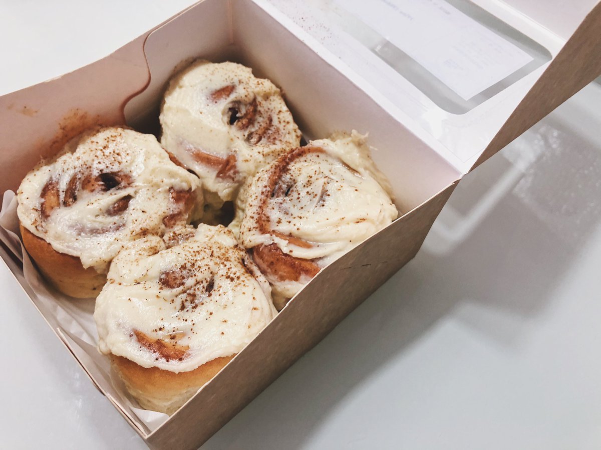 paulynannpb's tweet photo. #TheBestBatch 💛 
• Ube Cheesedesal
• Cinnamon Rolls
• Belgian Choco Chip Walnut Cookies https://t.co/Gebst50Egh
