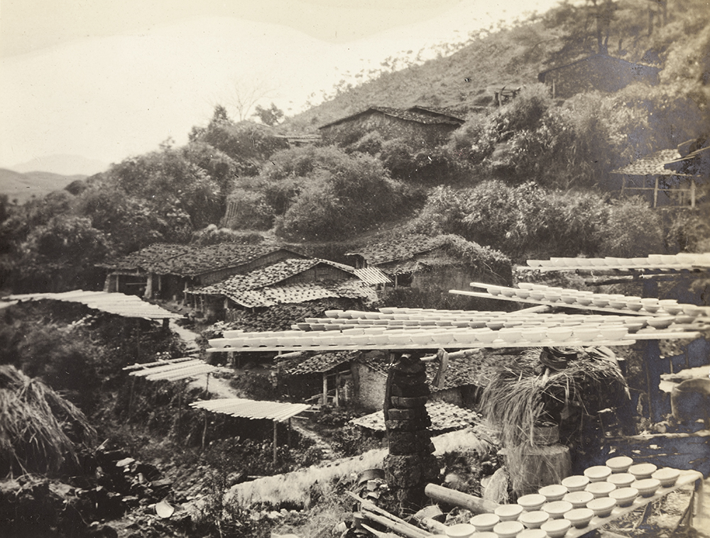 I wrote something about life, labour and loss and ceramics for the Visualising China blog. <a href="/WarwickHistory/">WarwickHistory</a> 

visualisingchina.net/blog/2020/07/0…