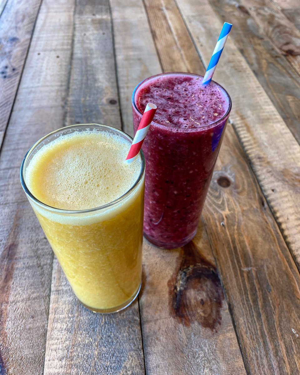 GenuineDining's tweet photo. Starting Monday with smoothies! #goteamgdc #smoothies #MondayMotivation #fruity #homemade #strawberries #mango #happy ππ» https://t.co/a0vfj53RT9