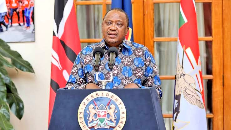 Milele_FM's tweet photo. #Kazimpango #Jamvilakazimpango Je ungepata nafasi ya kuzungumza na rais Uhuru Kenyatta kabla ya hotuba yake ungetaka akufanyie nini ama kujumuisha nini kwenye hotuba yake @MmboneMercy1 @KakaZema @FrankTheDeejay @marryanne26 https://t.co/xLBTmi7lpa