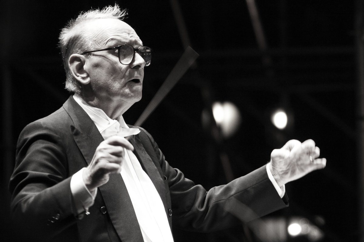 Ha fallecido a los 91 años de edad, uno de los mejores compositores de la historia del cine #EnnioMoricone.
Autor de algunas de las bandas sonoras más célebres de la historia del cine(el bueno el feo y el malo etc...)
Un genio con más de 500 bandas sonoras.
Hasta Siempre LEYENDA.