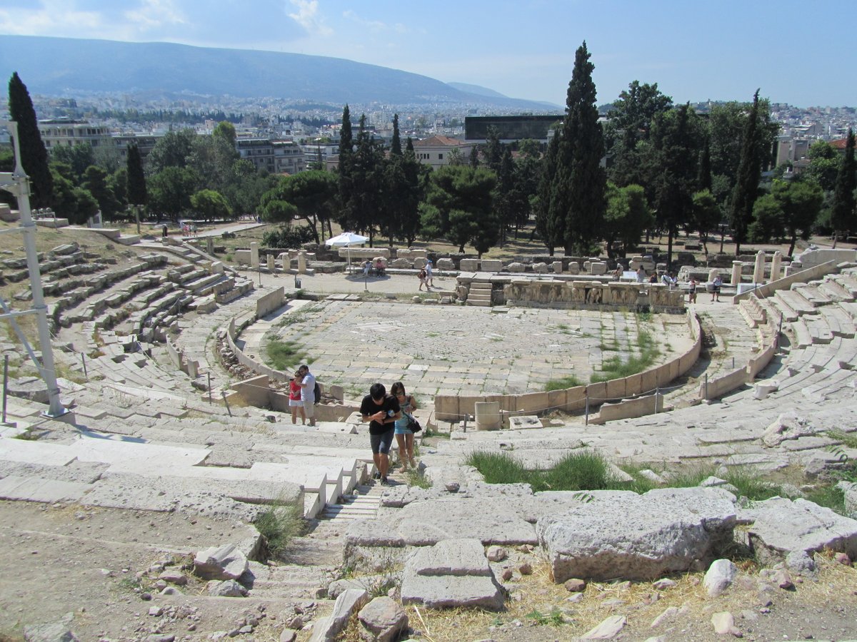 Let's start from the beginning: the Theatre of Dionysus on the south slope of the Acropolis hill, in  #Athens. Built in the VI BC, was the place where Aeschylus, Sophocles and Euripides drama were performed,during the Great Dionysia, the festival for wine God  #MuseumsUnlocked 2/16