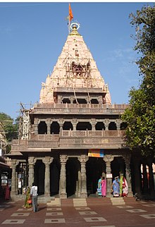 12 JYOTIRLINGS IN INDIA4) MAHAKALESHWARPLACE- UJJAIN (MADHYA PRADESH)Mahakaleshwar is known to be dakshinamukhi which means that it is facing the south. This is a unique feature upheld by the tantric shivnetra tradition to be found only in Mahakaleshwar of 12 Jyotirlingas.