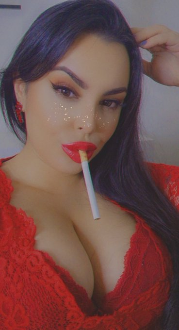 Another day, another 🚬🚬 https://t.co/JdA0Aj1Nqb