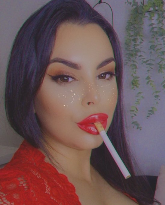 Another day, another 🚬🚬 https://t.co/JdA0Aj1Nqb