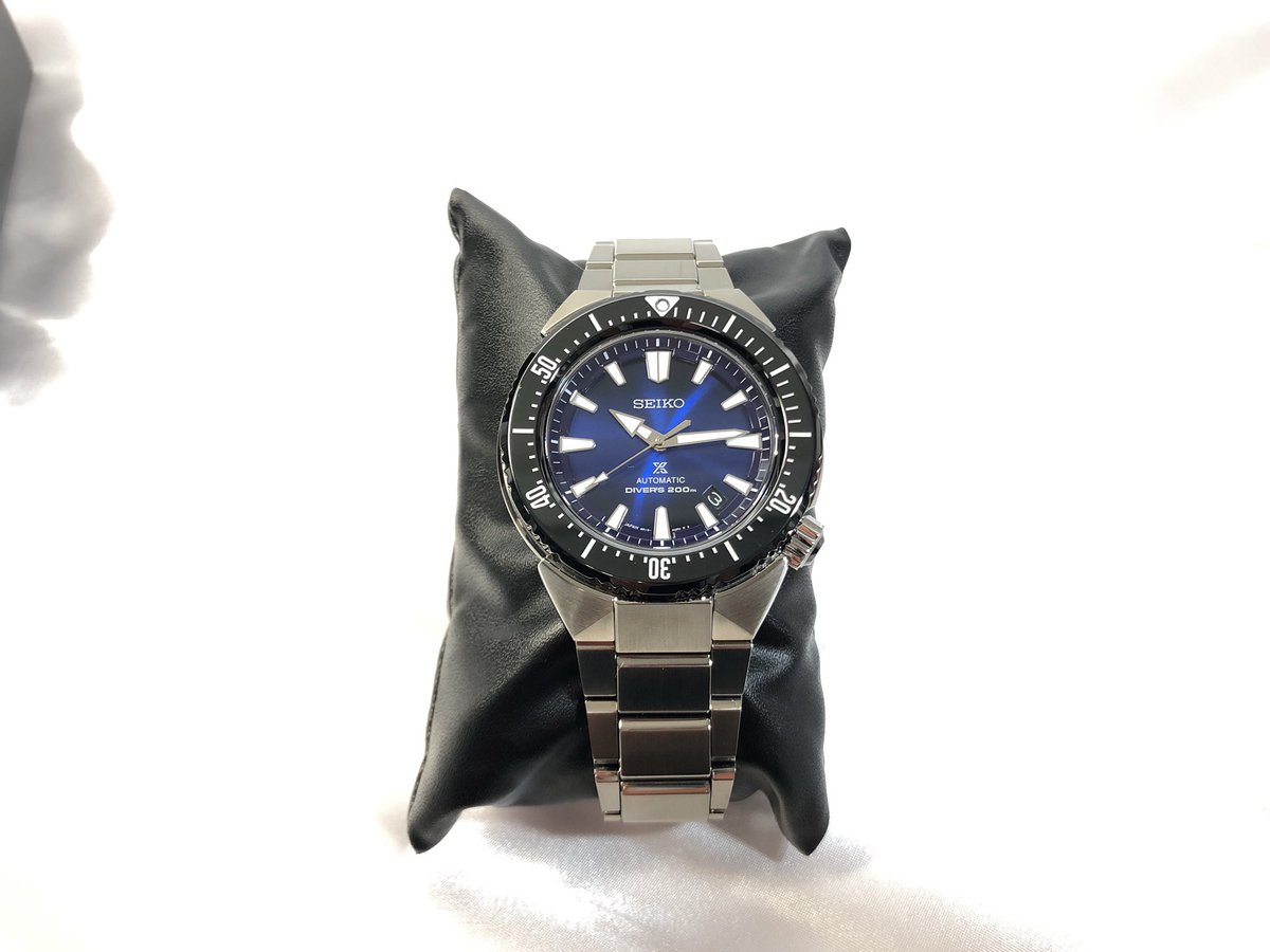 高山質店 公式 On Twitter かっこいい時計あります Seiko ダイバーズウォッチ ケース幅45mm 厚み 13 8mmと大型ボディで本格的なダイバーズウォッチでありながら ビジネスシーンにもマッチする高級感ある1本です さらに 文字盤のブルーグラデーションが渋カッコ