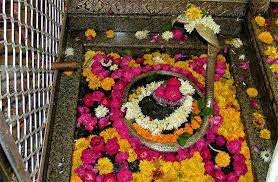 12 JYOTIRLINGS IN INDIA5) OMKARESHWARPLACE- KHANDWA DISTRICT( MP)There are two main temples of Lord Shiva here, one to Omkareshwar (whose name means "Lord of Omkaara or the Lord of the Om Sound") located in the island and one to Amareshwar (whose name means "Immortal lord")