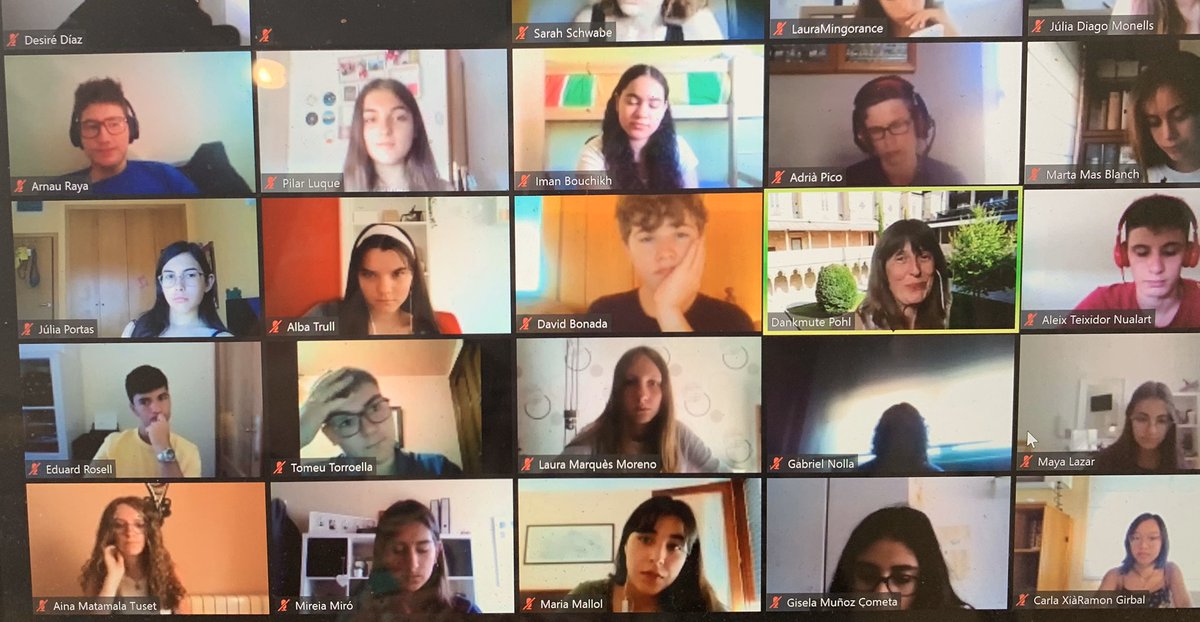univgirona's tweet photo. La professora @dcspohl del @UdGllengues presenta 
'Multilingual life at University' al Campus #prebat2020 https://t.co/3wkN4vQ1ml