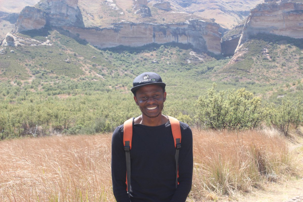 Mtho_Moyo's tweet photo. I work on plant traits that are important for seasonality in Africa. I am trying to find out when these traits evolved and whether this could be linked to the origin of wet-dry seasonality in Africa during the Miocene. I also love the outdoors. #BlackBotanistsWeek https://t.co/AgPS7YdJ2K