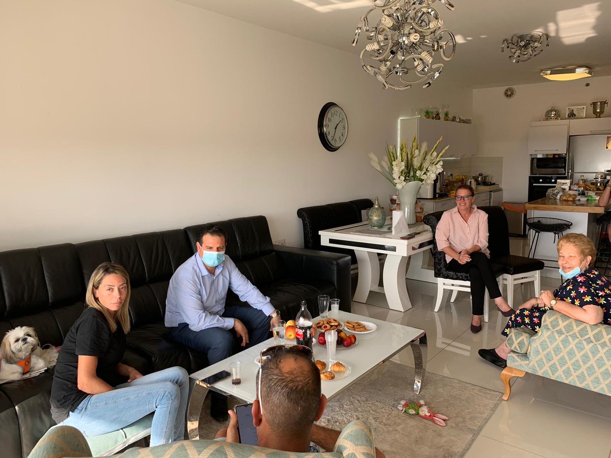 AyOdeh's tweet image. אחרי שפוגשים את המשפחה של מיכאל בן זיקרי מתבהר מאיפה הגיעו תעצומות הנפש שהחזיק כדי להציל משפחה שלמה מטביעה. 

נדאג לכך שהמעשה האצילי שלו יחנך את הדורות הבאים של יהודים וערבים.