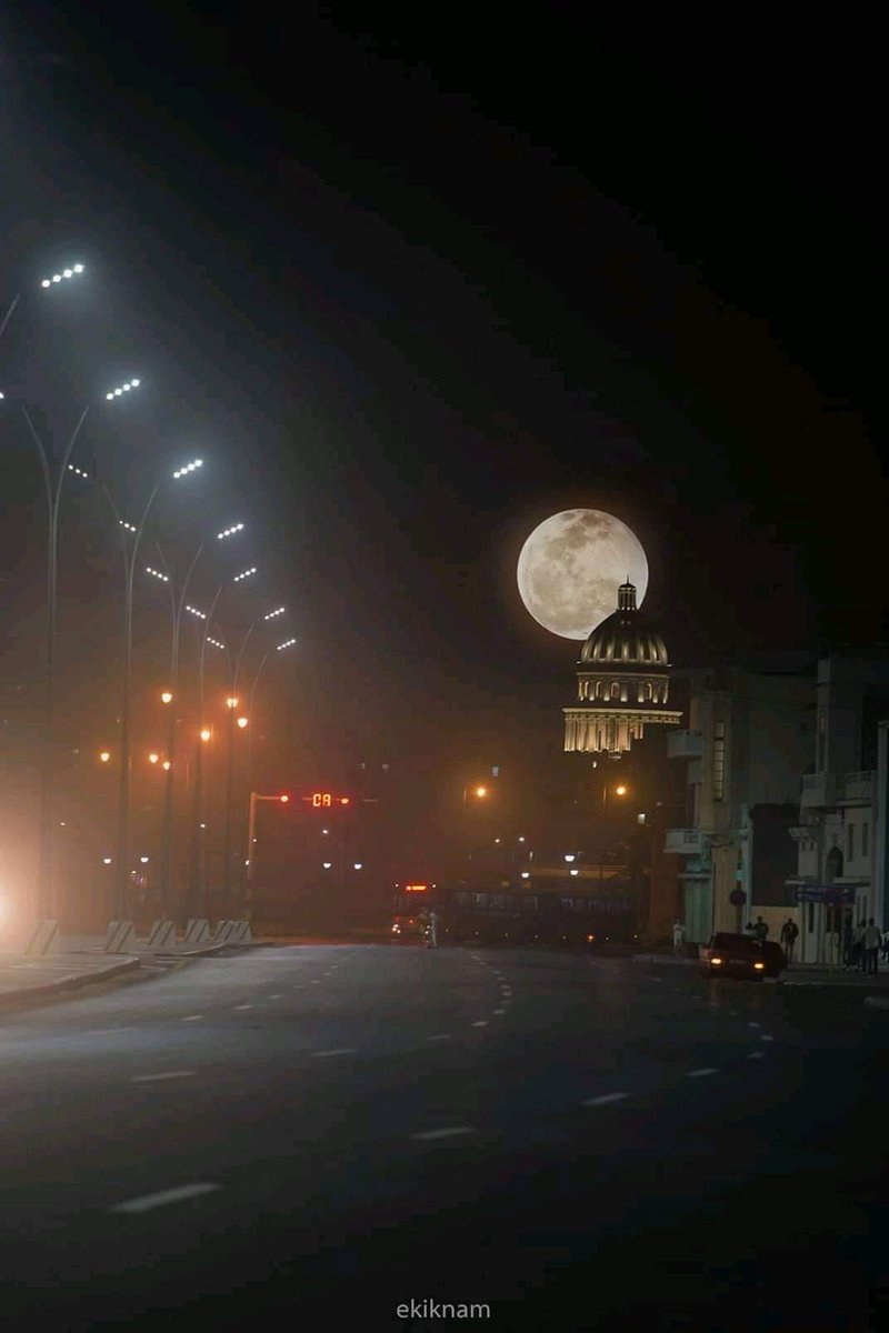 dukedecuba's tweet photo. Luna llena de enero

#havana_city #cuba https://t.co/AtMsxbqgMj