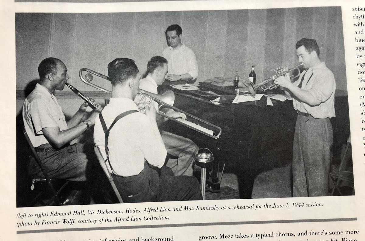 YahveMC's tweet photo. Aparte de #ArtHodes están, entre otros, #MaxKaminsky, #PopsFoster, #OmerSimeon, #WildBillDavison, #MezzMezzrow o #AlbertNicholas (y un joven, y bastante torpe al trombón, #RayConiff), además de favoritos personales como #VicDickenson, #SidneyBechet y #EdmondHall.
Maravilla. https://t.co/CSCmhXvP3i