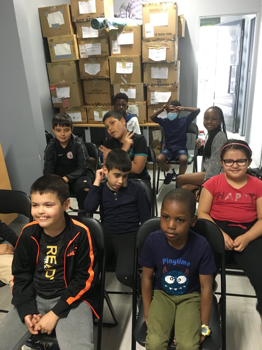 GiordanoIsabel's tweet image. Projection de #RastaRocket à #AcademieFootballParis18, le film marche tjs autant ! :) et ça sera film #sport tous les lundis apm juillet/août. 1er jour de #CINEMASDETE ⁦@CinemaPourTous⁩. Merci ⁦@DisneyFR⁩ ⁦@JFCamilleri⁩ #cestaussicalapolitique