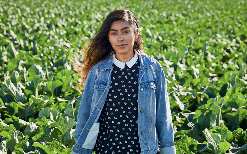 CIFCampaign's tweet photo. This 14-year-old daughter of #farmworkers did something that scared her: she spoke out against abusive practices in her own community. Now, she wants to do it for her career. 👏👏👏
#FarmworkerChildren #ForTheWin #MondayMotivation
https://t.co/RuJ0T2ZYSZ https://t.co/WF0MKGBBB5