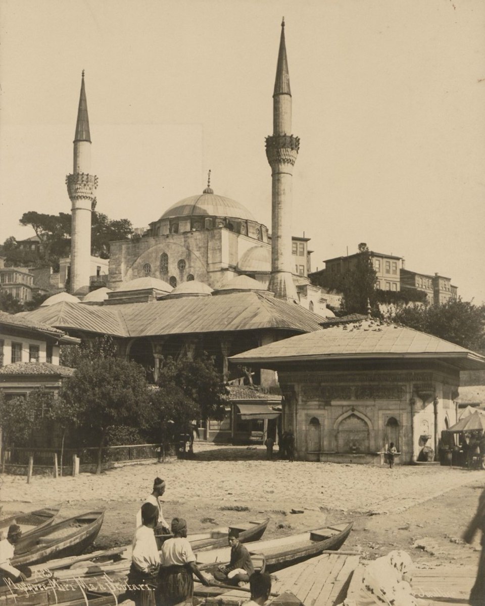 OttomanArchive's tweet photo. Osmanlı Dönemi Mihrimah Sultan Camii, Üsküdar, İstanbul.
Ottoman-Era Mihrimah Sultan Mosque, Üsküdar, #Istanbul.

#OIAIstanbul #OIAarchitecture https://t.co/AiaLU2XPvg