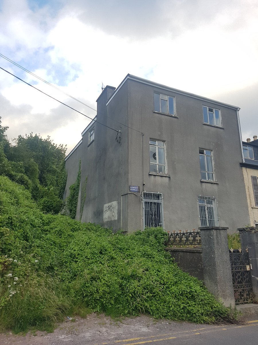 another beautiful empty  #Cork property, someone's home, waiting to be refurbished, bought back to life, city is full of abandoned, unloved buildings, a  #socialcrime given  #homeless crisis &  #inequality  @corkcitycouncil  #heritage  #programmeforgovernment