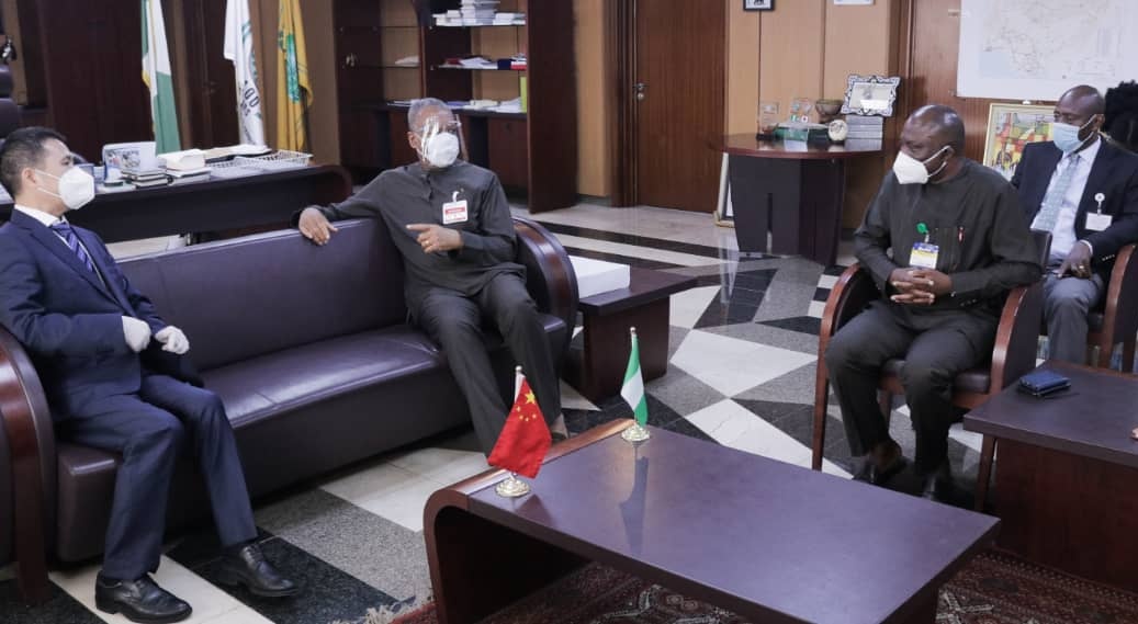 GeoffreyOnyeama's tweet photo. Received a farewell visit from H.E. Zhou Pingjian, outgoing Ambassador of the People's Republic of China to Nigeria.
🇳🇬🇨🇳 #StayHomeSaveLives #COVID19Nigeria #COVID19 @NigeriaGov @DigiCommsNG @MFA_China https://t.co/EEXXGrAnoR