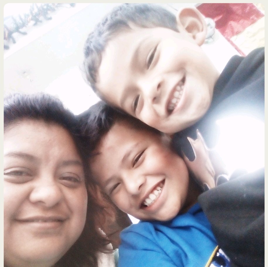 Lux_becerril's tweet photo. Las sonrisas nos motivan a seguir siendo felices 😉😉😊 https://t.co/JJkDotnD2i