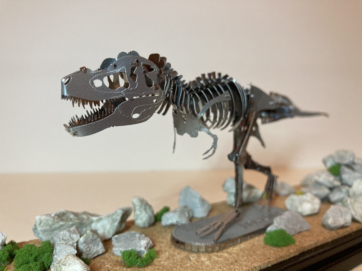 正規通販】 インテリアにもオススメ♪ ３D メタリック 恐竜 パズル ティラノサウルス 模型