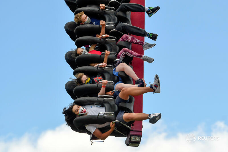 People wear compulsory protective masks as they enjoy a ride in Thorpe Park, after it reopened near London. More photos of the day: https://t.co/BeZLcTAwso 📷 @tobymelville https://t.co/q7NojIDiW3