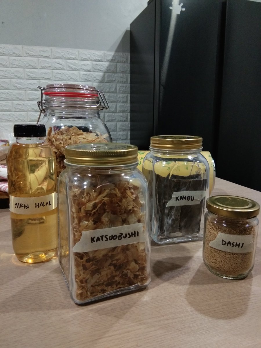 tiarbah's tweet photo. Dah lumayan kumplit nih bahannya, bekal #masakbuatistri bikin niku udon yg agak bener. https://t.co/O0ZUI8kKot