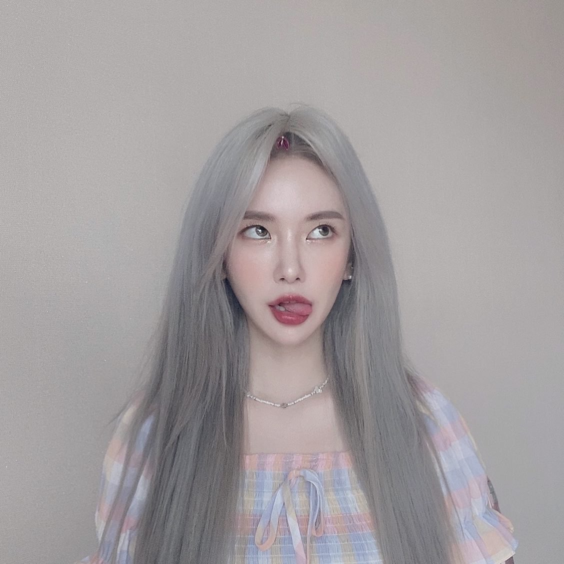 ANS_official_'s tweet photo. [#로연]
안녕 깡총-🐰💗 앤써들 월요일 잘 보내셨나요? 저는 멤버들과 함께 에어컨 앞에서 시간을 보냈답니다🤭💗 오늘도 덥고 힘든 하루였을텐데 예쁜 꿈 꾸면서 푹 잠에 들기를 바래요 🌷내일도 행복하게 함께 하루를 맞이해요💗
#ANS #AngelNSoul #에이엔에스
#ROYEON https://t.co/LOPhNuKLbG