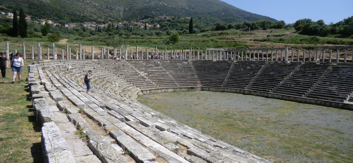 The city saw significant investment in the Roman imperial period: it had a stadium with stone seating at one end …  #Messene  #stadium  #AncientPlacesWeLike 3/6