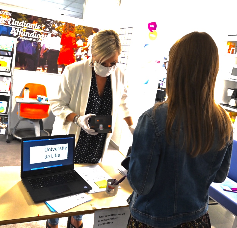 univ_lille's tweet photo. Pour préparer la prochaine rentrée, et doter numériquement les étudiants empêchés, les premières distributions d'ordinateurs ont actuellement lieu ! 
➡️Grâce à vos dons, petits et grands, plus d'étudiants pourront bénéficier de ces outils ! Ne tardez pas : https://t.co/5YiJtRXcPH https://t.co/Tny7XwH5M5